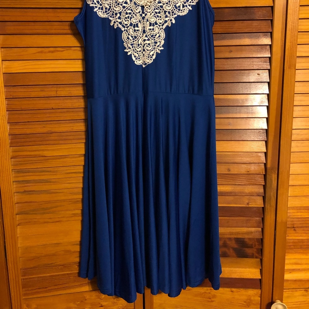 Dress - Picture 2 of 3